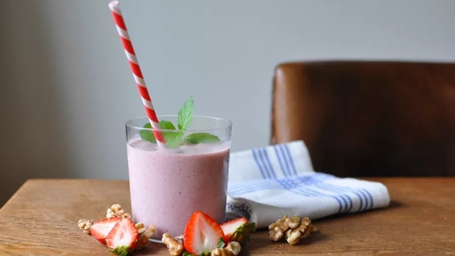 Strawberry Milk and Walnut Smoothie