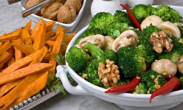 Broccoli Salad with Mushrooms & Walnuts