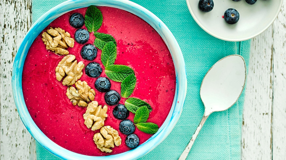 Walnut, Berry and Beetroot Smoothie Bowl