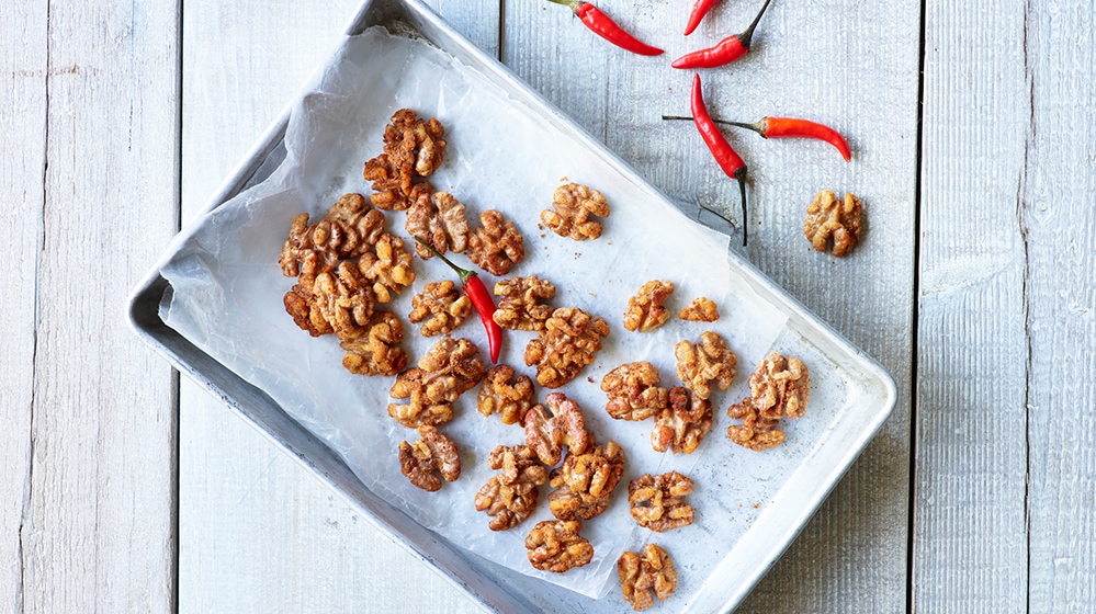 Fresh Snacking Fiery Hot Cheddar Walnuts