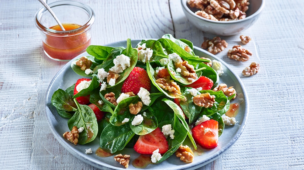 Spinach, Walnut and Strawberry Salad