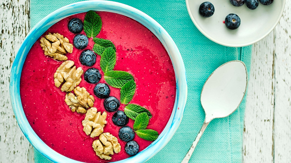 Walnut, Berry and Beetroot Smoothie Bowl