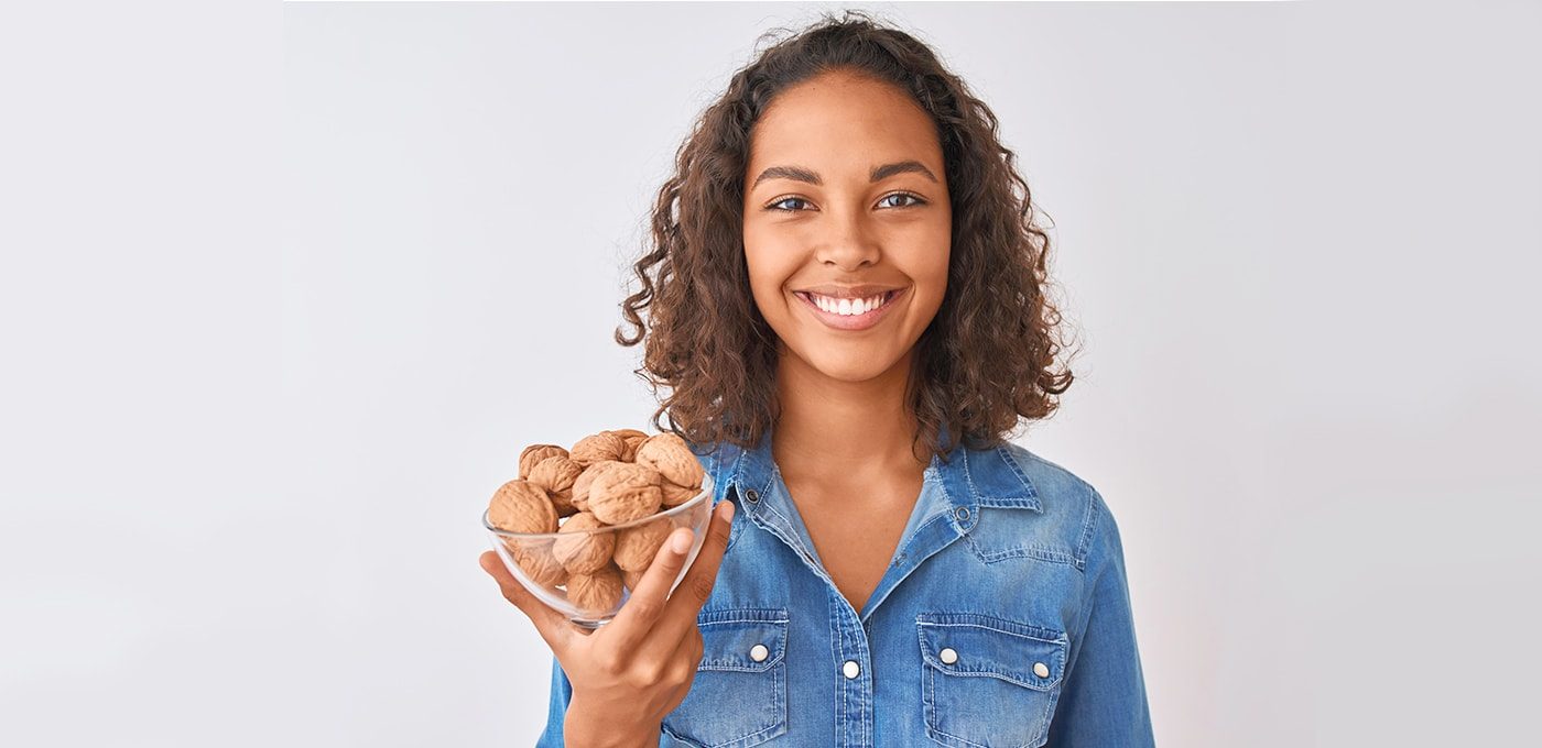 A Snacking Win for Women: Walnuts