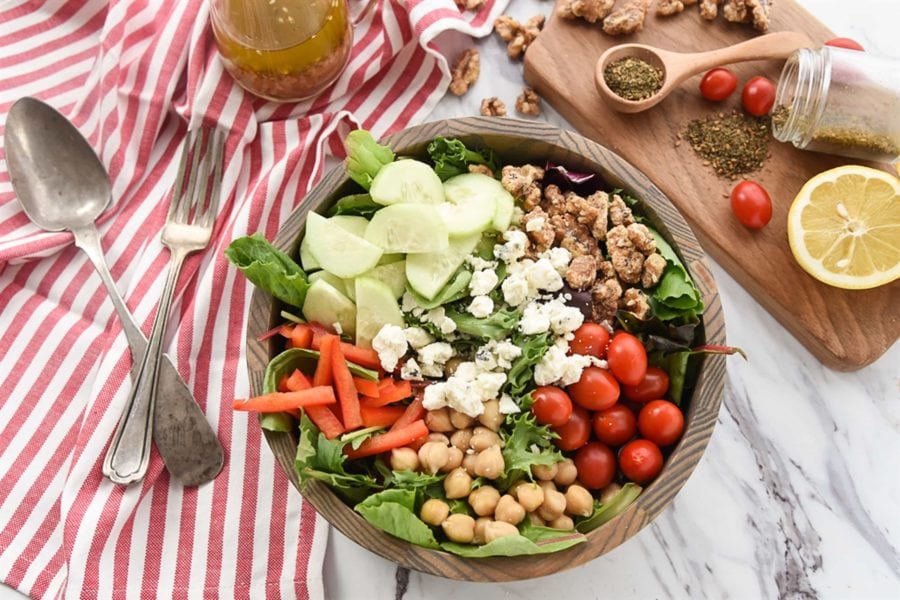 Mediterranean-Salad-with-Zaa-tar-Spiced-Walnuts