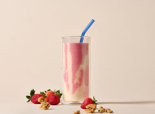 Strawberry Walnut Date Smoothie
